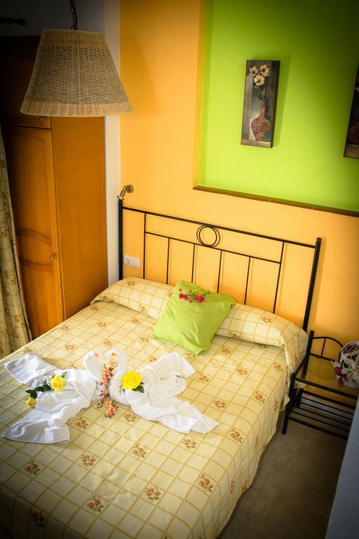 Hostal Malia Коніль-де-ла-Фронтера Екстер'єр фото
