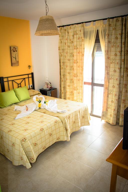 Hostal Malia Коніль-де-ла-Фронтера Екстер'єр фото