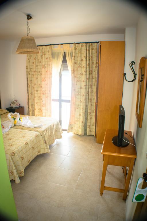 Hostal Malia Коніль-де-ла-Фронтера Екстер'єр фото