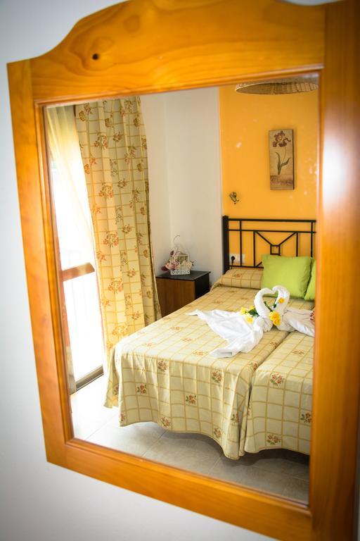 Hostal Malia Коніль-де-ла-Фронтера Екстер'єр фото