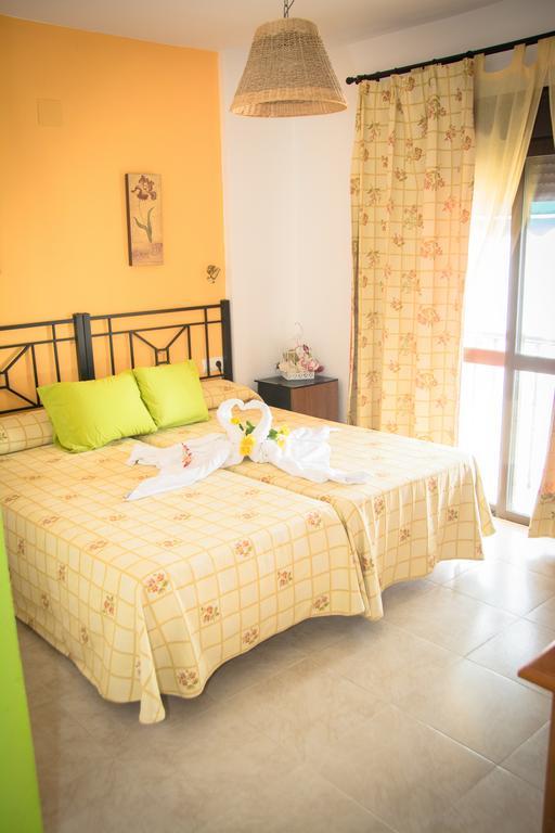 Hostal Malia Коніль-де-ла-Фронтера Екстер'єр фото