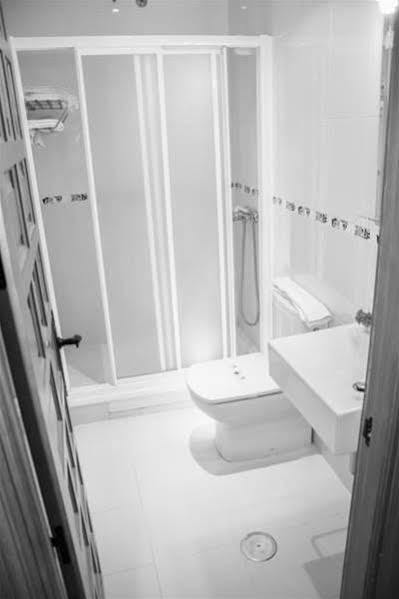 Hostal Malia Коніль-де-ла-Фронтера Екстер'єр фото